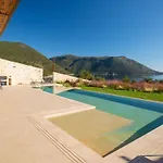 Villa Amber By The Sea