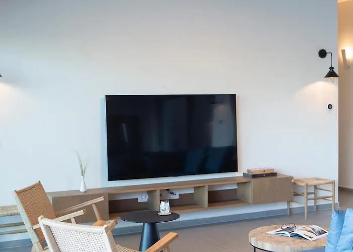 Amber By The Sea Willa Evgiros