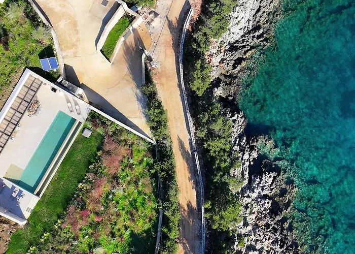 Amber By The Sea Willa Evgiros