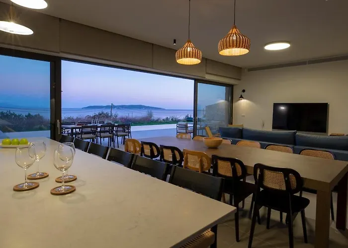 Amber By The Sea Willa Evgiros