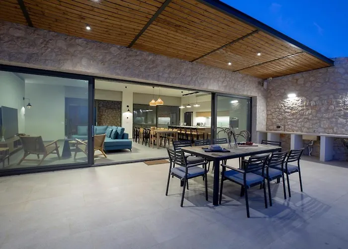 Amber By The Sea Willa Evgiros