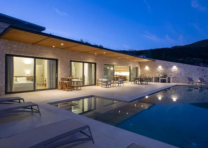 Amber By The Sea Willa Evgiros