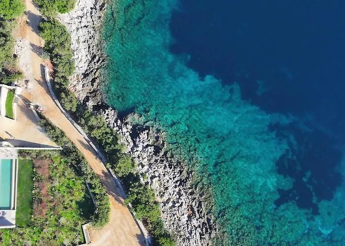 Willa Amber By The Sea *