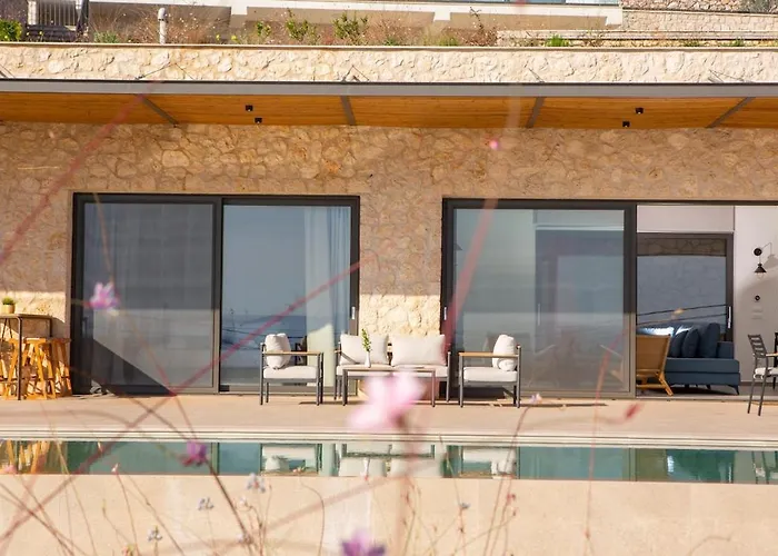 Amber By The Sea Willa